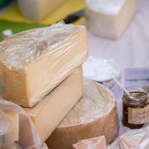 Köstlicher Südtiroler Käse mit Milch aus eigener Erzeugung
